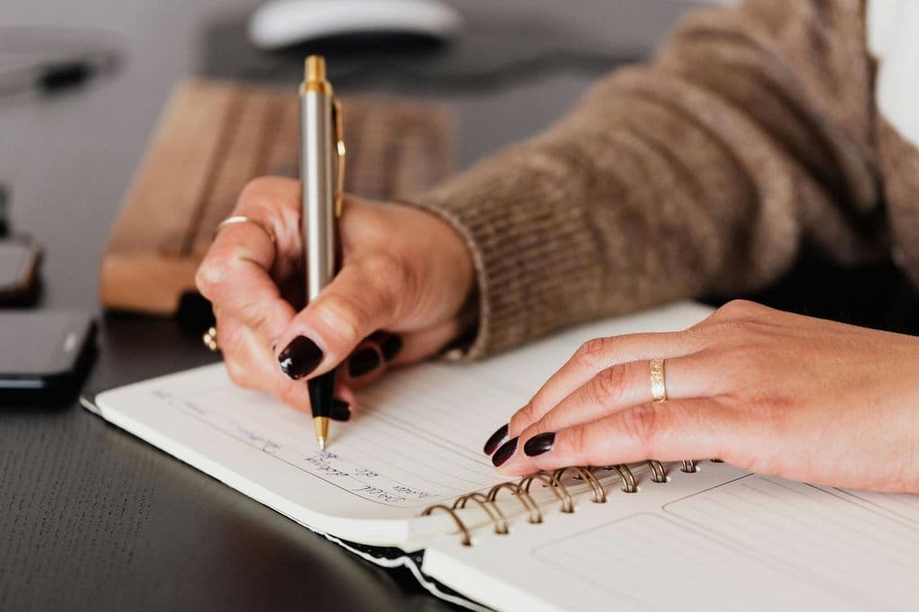 How to Write Essay in APA Format: Essential Tips